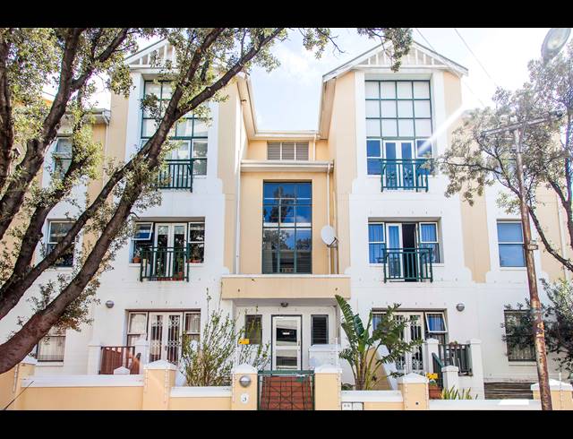 0.5 BEDROOM APARTMENT FOR SALE IN ORANJEZICHT